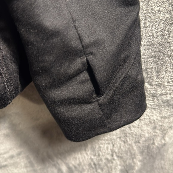 Nine West active pullover top athletic shirt black size Medium thumb hole pocket - Picture 4 of 11